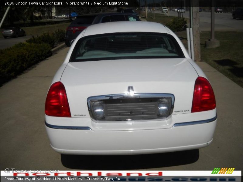 Vibrant White / Medium Light Stone 2006 Lincoln Town Car Signature