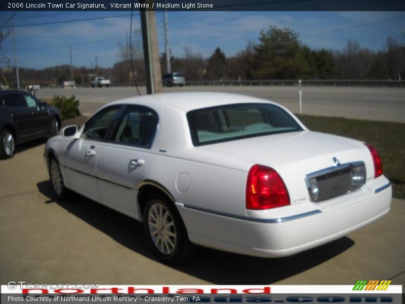 Vibrant White / Medium Light Stone 2006 Lincoln Town Car Signature