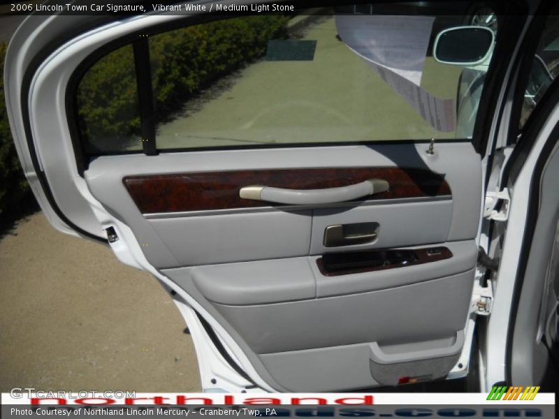 Vibrant White / Medium Light Stone 2006 Lincoln Town Car Signature