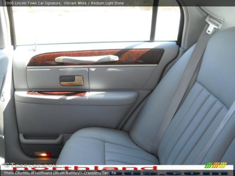 Vibrant White / Medium Light Stone 2006 Lincoln Town Car Signature