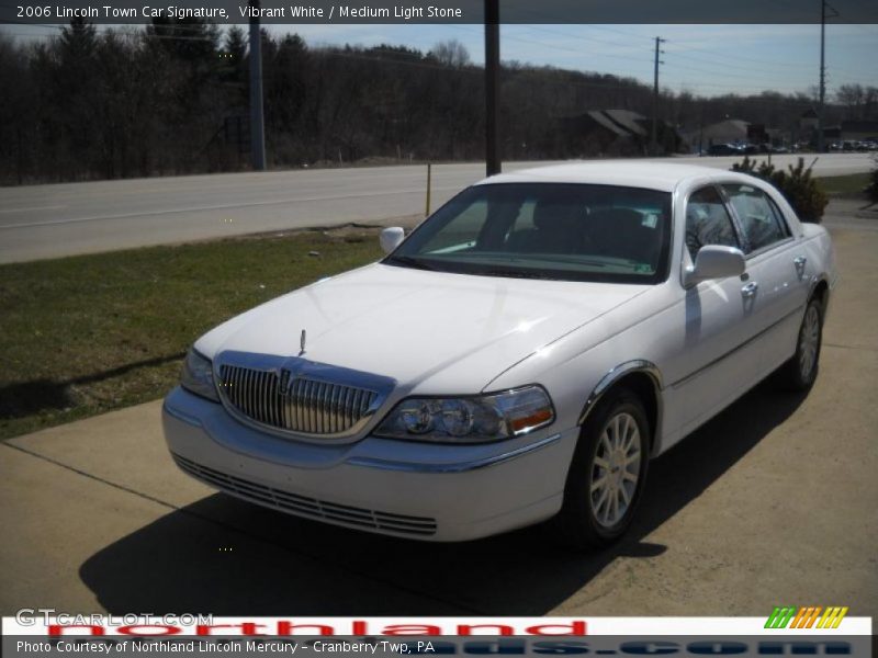 Vibrant White / Medium Light Stone 2006 Lincoln Town Car Signature