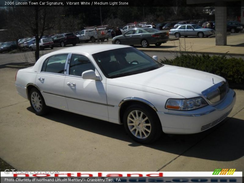 Vibrant White / Medium Light Stone 2006 Lincoln Town Car Signature
