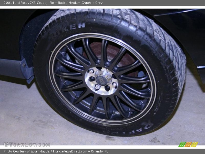 Pitch Black / Medium Graphite Grey 2001 Ford Focus ZX3 Coupe