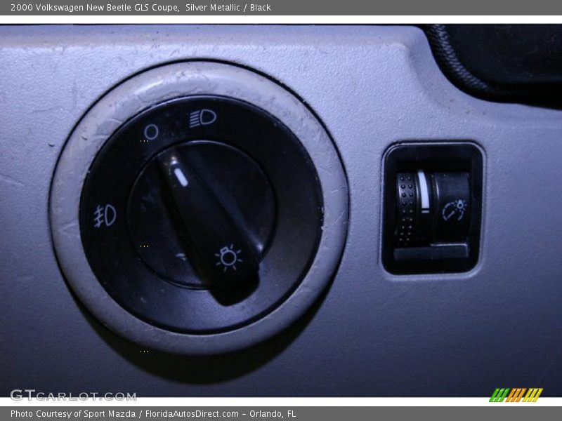 Silver Metallic / Black 2000 Volkswagen New Beetle GLS Coupe