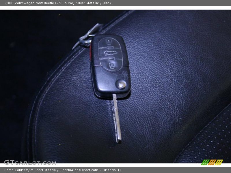 Silver Metallic / Black 2000 Volkswagen New Beetle GLS Coupe