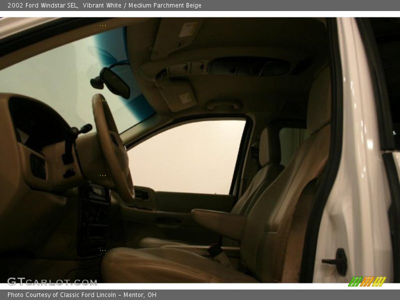Vibrant White / Medium Parchment Beige 2002 Ford Windstar SEL
