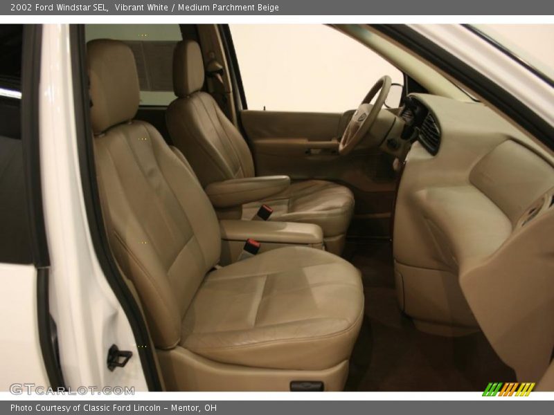 Vibrant White / Medium Parchment Beige 2002 Ford Windstar SEL