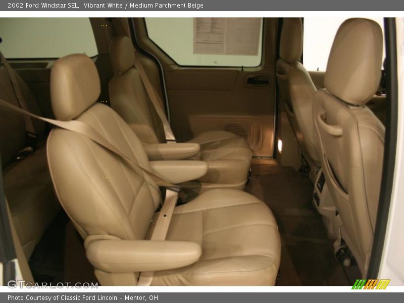 Vibrant White / Medium Parchment Beige 2002 Ford Windstar SEL