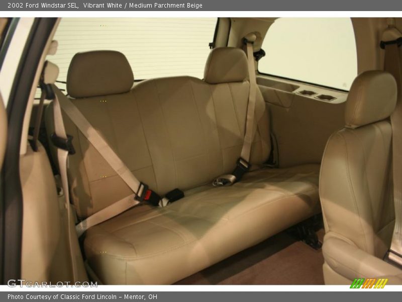 Vibrant White / Medium Parchment Beige 2002 Ford Windstar SEL