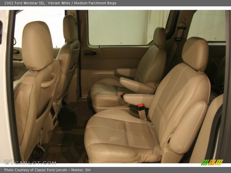 Vibrant White / Medium Parchment Beige 2002 Ford Windstar SEL