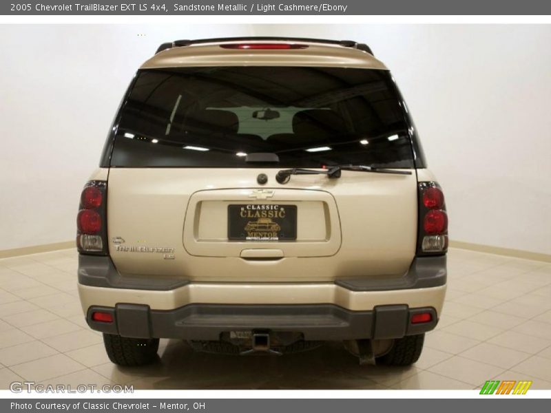 Sandstone Metallic / Light Cashmere/Ebony 2005 Chevrolet TrailBlazer EXT LS 4x4