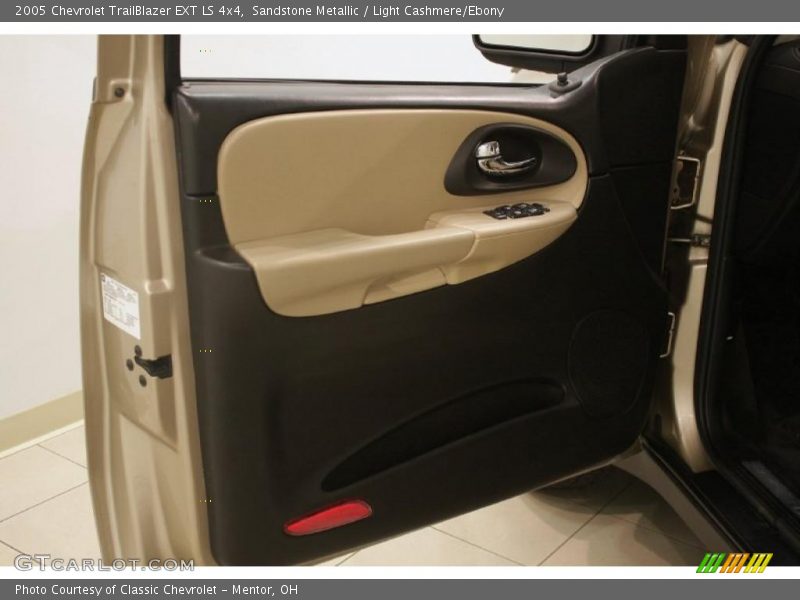 Sandstone Metallic / Light Cashmere/Ebony 2005 Chevrolet TrailBlazer EXT LS 4x4