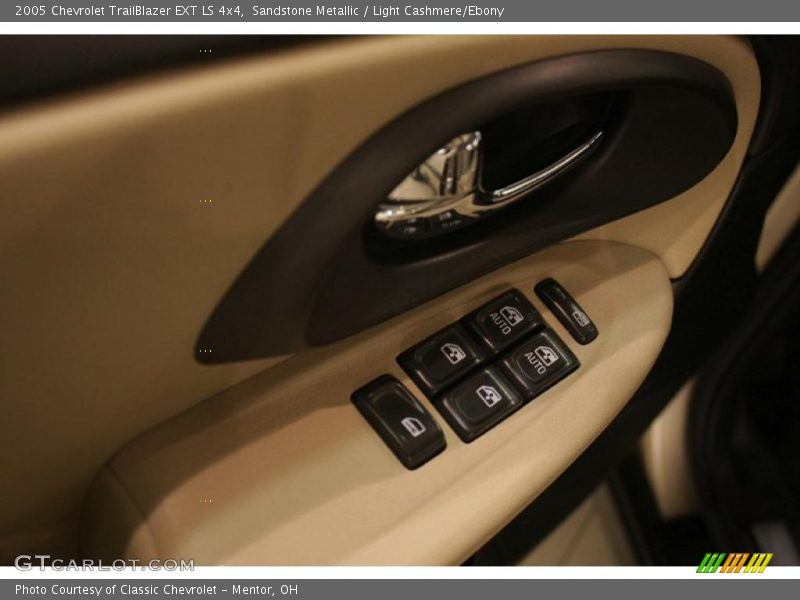 Sandstone Metallic / Light Cashmere/Ebony 2005 Chevrolet TrailBlazer EXT LS 4x4