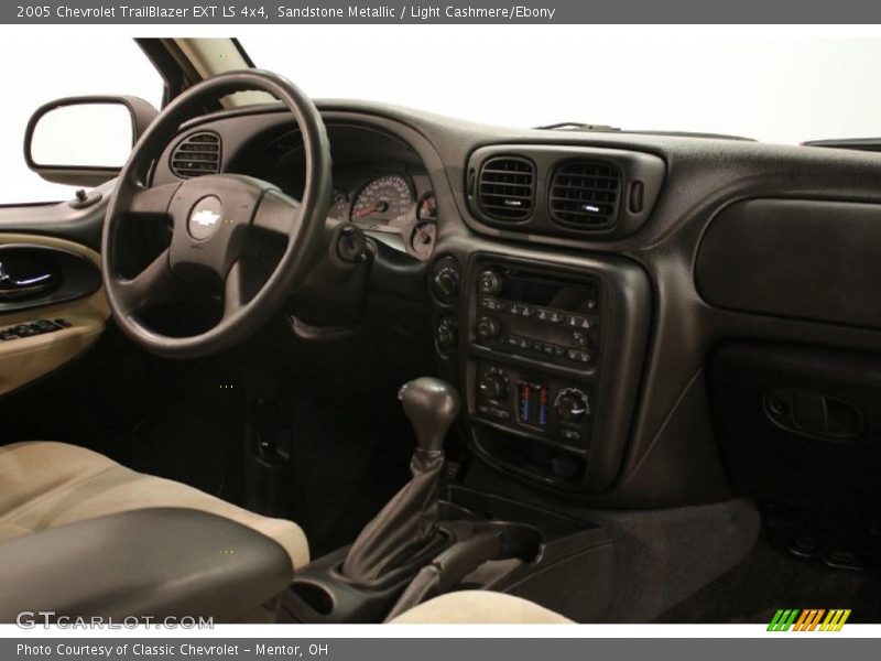 Sandstone Metallic / Light Cashmere/Ebony 2005 Chevrolet TrailBlazer EXT LS 4x4