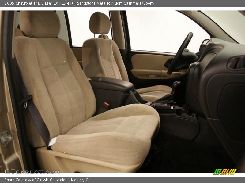 Sandstone Metallic / Light Cashmere/Ebony 2005 Chevrolet TrailBlazer EXT LS 4x4
