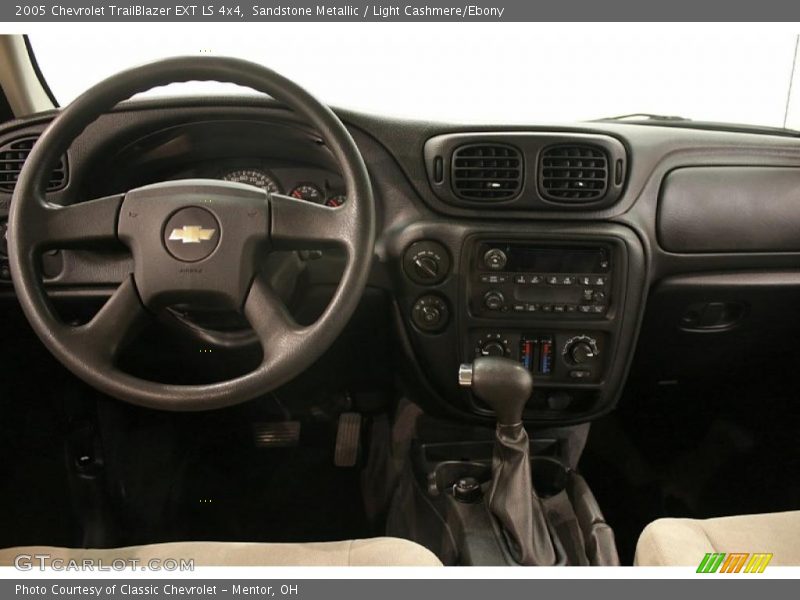 Sandstone Metallic / Light Cashmere/Ebony 2005 Chevrolet TrailBlazer EXT LS 4x4