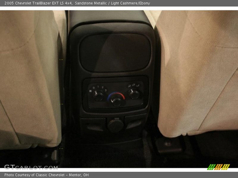 Sandstone Metallic / Light Cashmere/Ebony 2005 Chevrolet TrailBlazer EXT LS 4x4