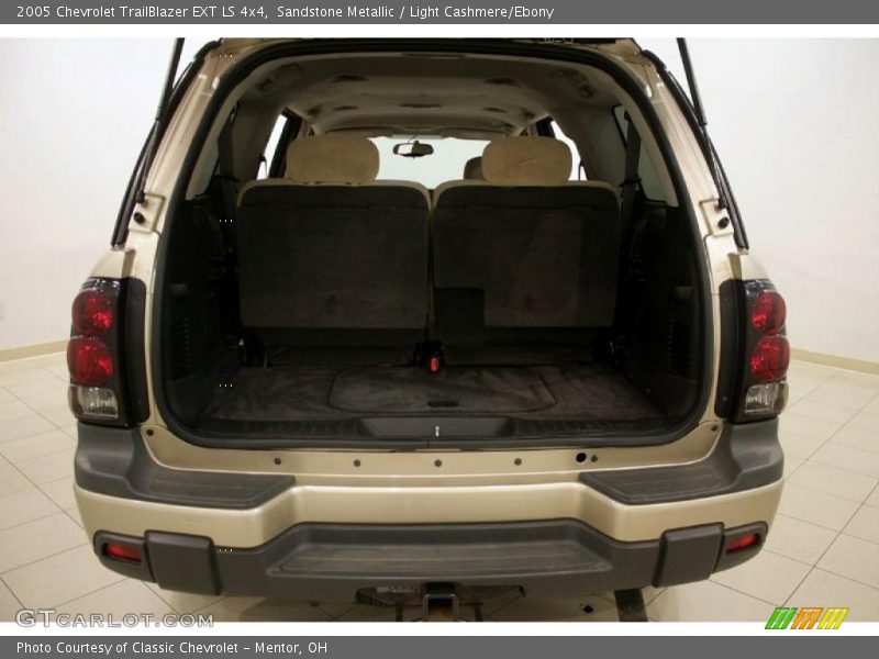 Sandstone Metallic / Light Cashmere/Ebony 2005 Chevrolet TrailBlazer EXT LS 4x4