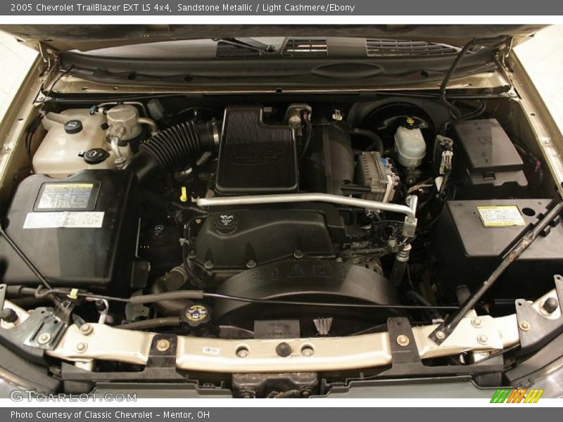 Sandstone Metallic / Light Cashmere/Ebony 2005 Chevrolet TrailBlazer EXT LS 4x4
