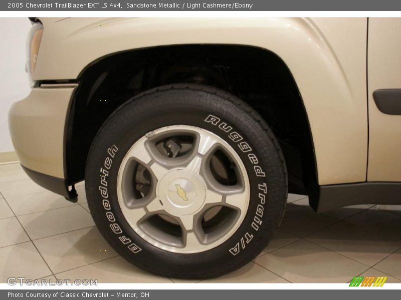 Sandstone Metallic / Light Cashmere/Ebony 2005 Chevrolet TrailBlazer EXT LS 4x4