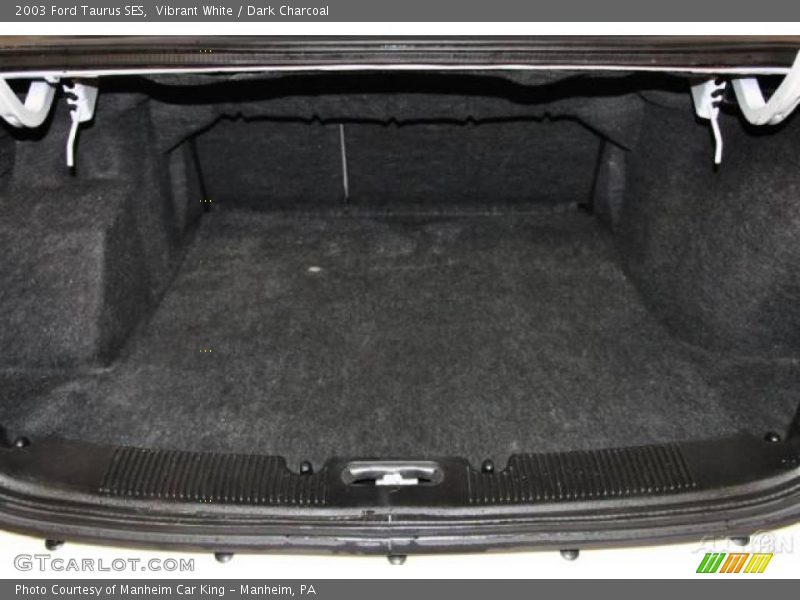 Vibrant White / Dark Charcoal 2003 Ford Taurus SES