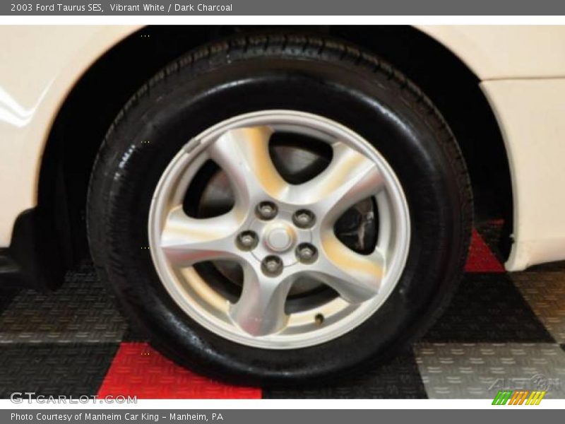 Vibrant White / Dark Charcoal 2003 Ford Taurus SES