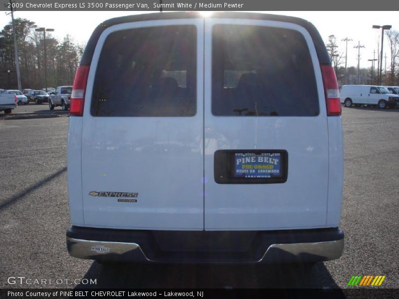 Summit White / Medium Pewter 2009 Chevrolet Express LS 3500 Passenger Van