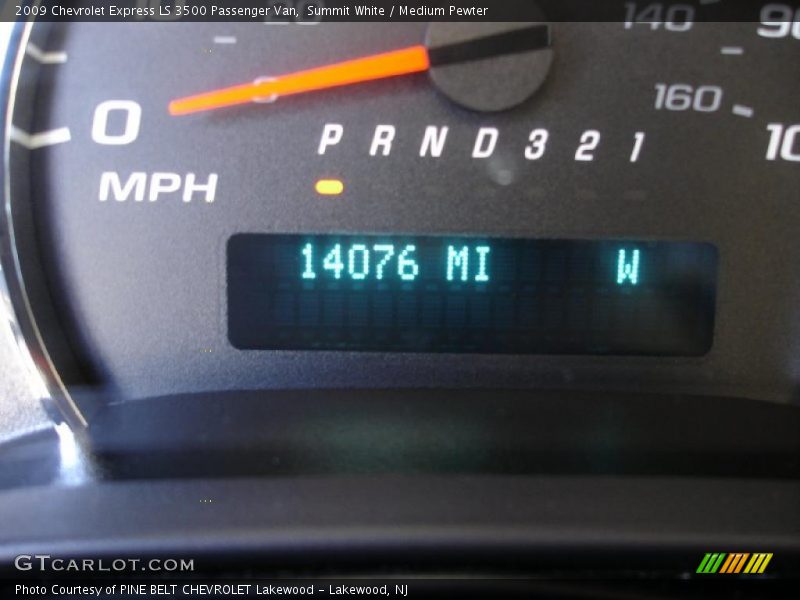 Summit White / Medium Pewter 2009 Chevrolet Express LS 3500 Passenger Van