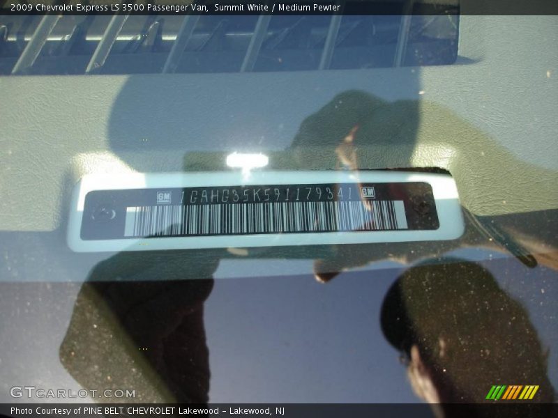 Summit White / Medium Pewter 2009 Chevrolet Express LS 3500 Passenger Van