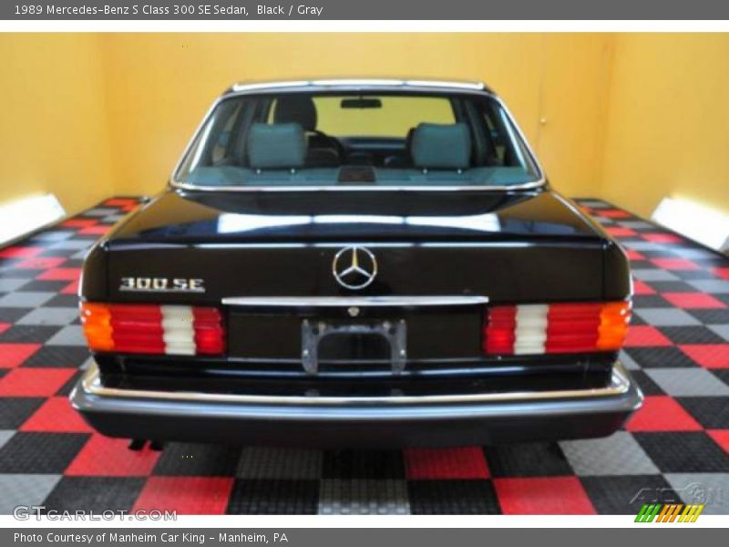 Black / Gray 1989 Mercedes-Benz S Class 300 SE Sedan