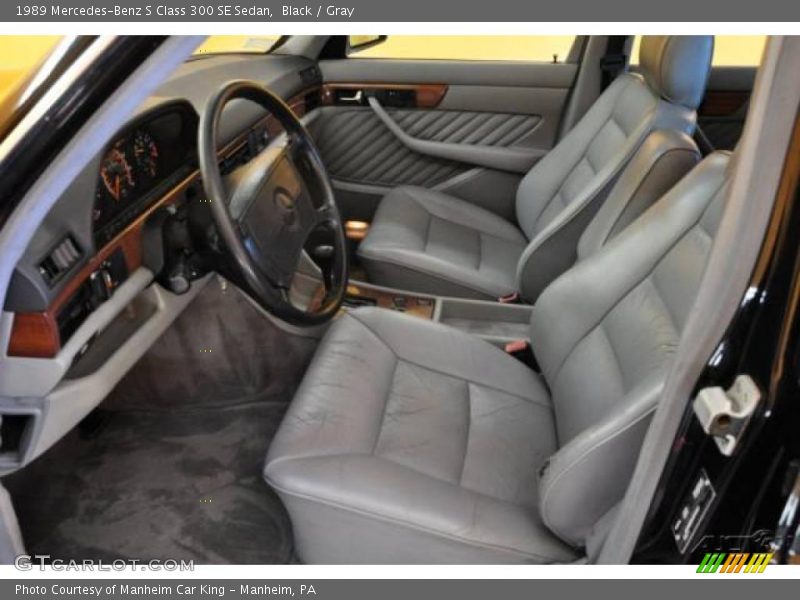 Black / Gray 1989 Mercedes-Benz S Class 300 SE Sedan