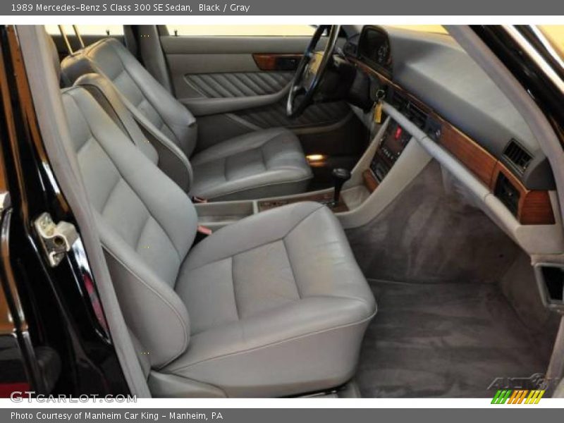 Black / Gray 1989 Mercedes-Benz S Class 300 SE Sedan