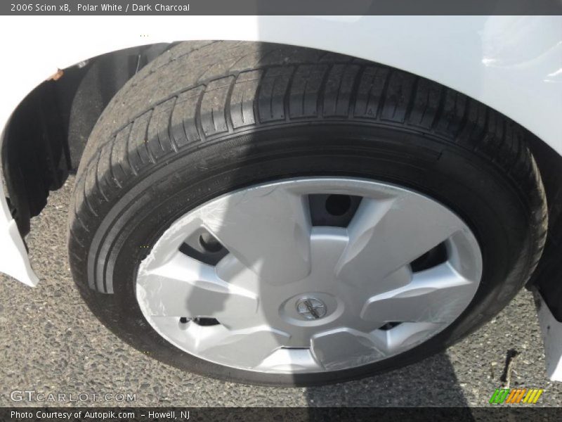 Polar White / Dark Charcoal 2006 Scion xB