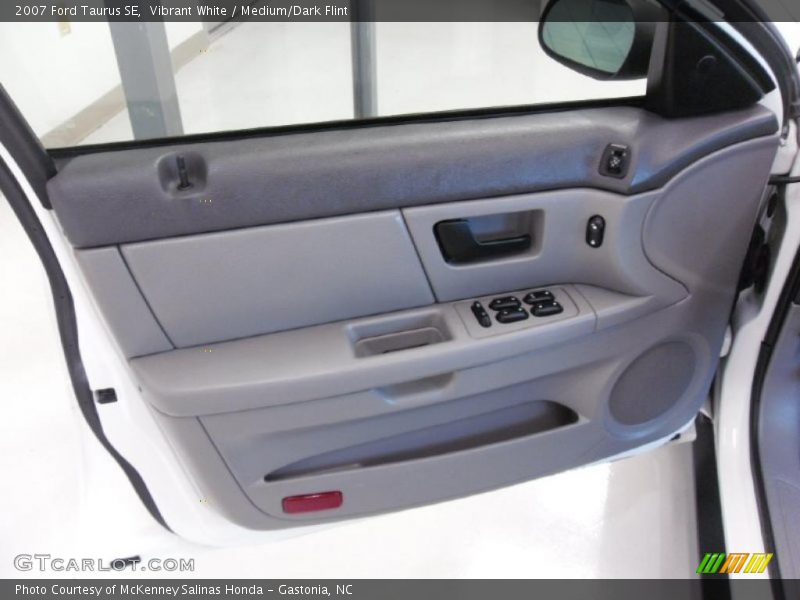 Vibrant White / Medium/Dark Flint 2007 Ford Taurus SE