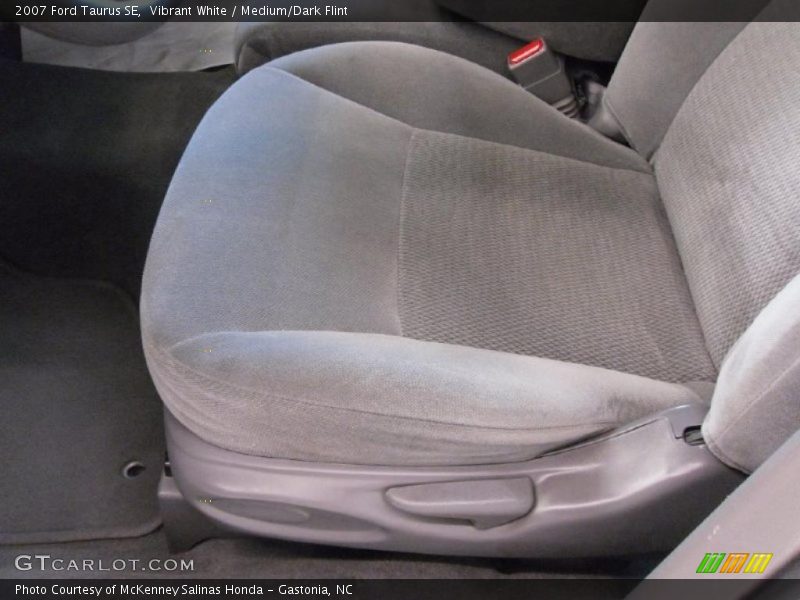 Vibrant White / Medium/Dark Flint 2007 Ford Taurus SE