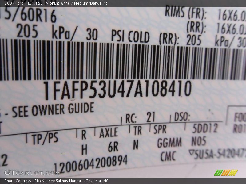 Vibrant White / Medium/Dark Flint 2007 Ford Taurus SE