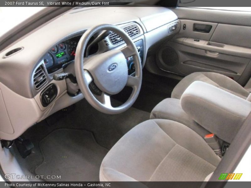 Vibrant White / Medium/Dark Flint 2007 Ford Taurus SE