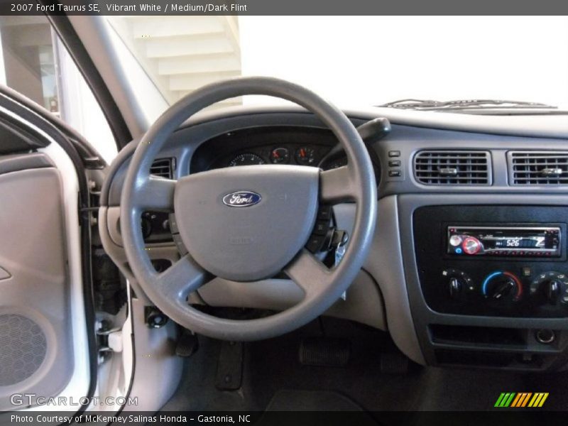 Vibrant White / Medium/Dark Flint 2007 Ford Taurus SE
