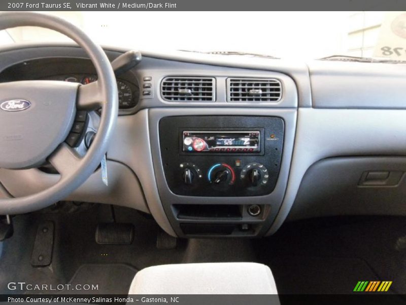 Vibrant White / Medium/Dark Flint 2007 Ford Taurus SE