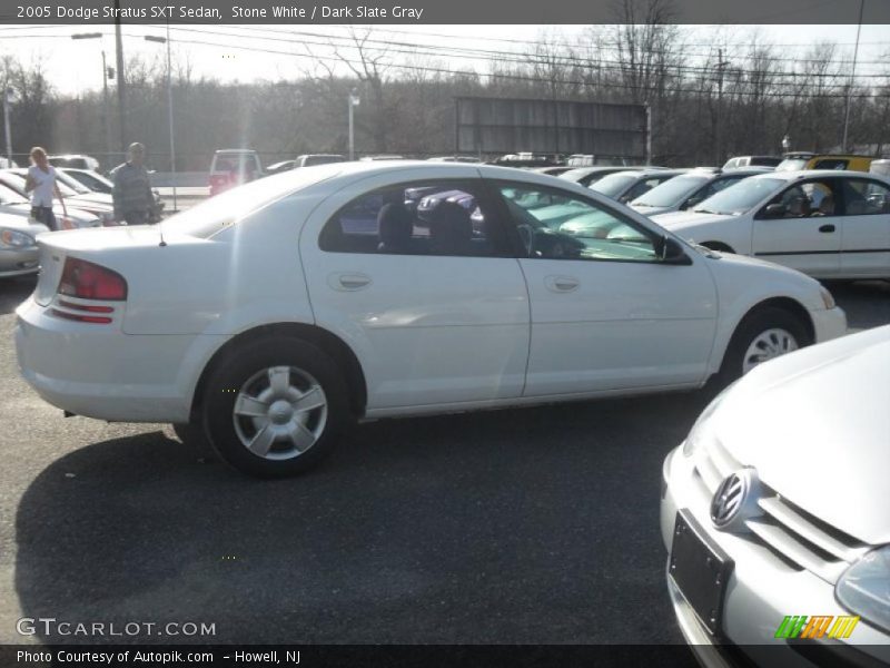 Stone White / Dark Slate Gray 2005 Dodge Stratus SXT Sedan
