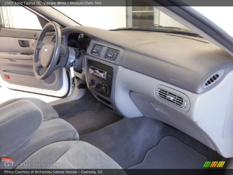 Vibrant White / Medium/Dark Flint 2007 Ford Taurus SE