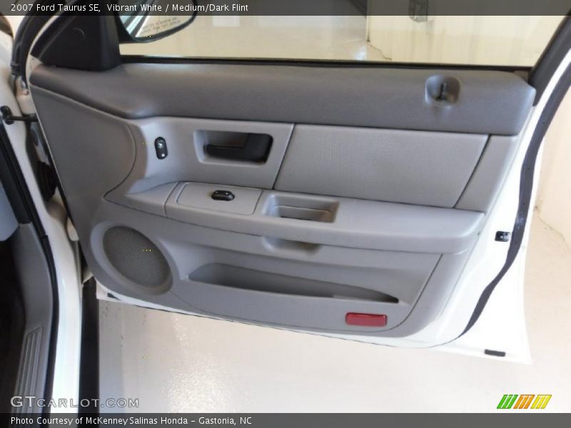 Vibrant White / Medium/Dark Flint 2007 Ford Taurus SE