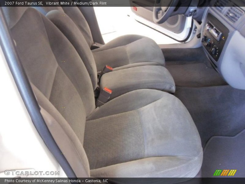 Vibrant White / Medium/Dark Flint 2007 Ford Taurus SE