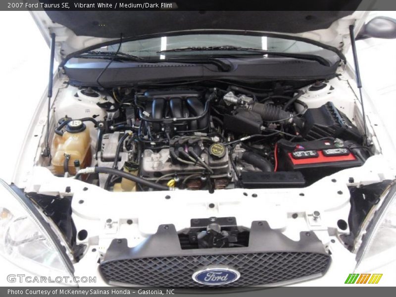 Vibrant White / Medium/Dark Flint 2007 Ford Taurus SE