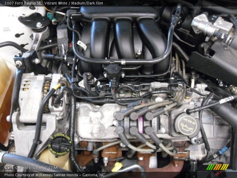 Vibrant White / Medium/Dark Flint 2007 Ford Taurus SE