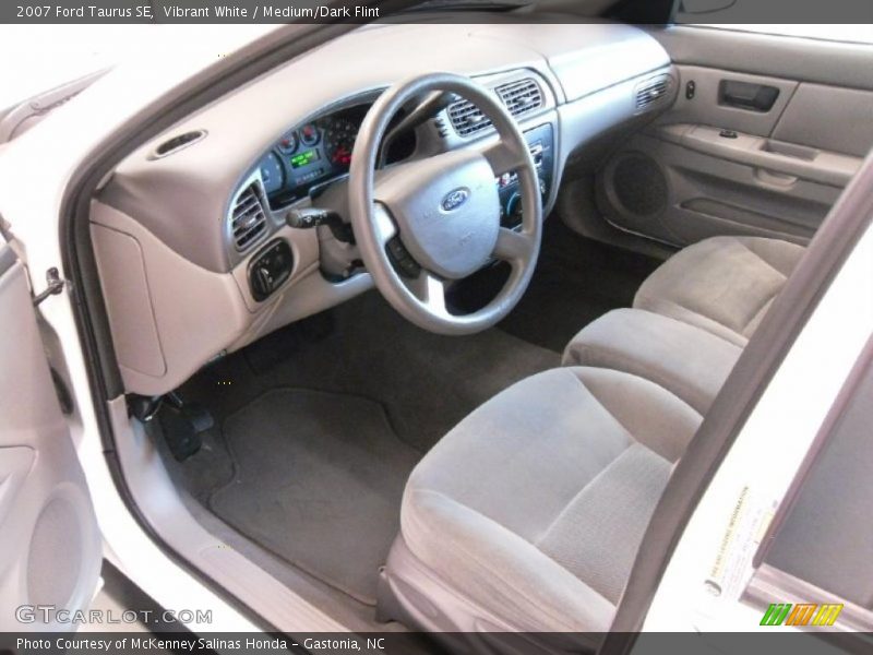 Vibrant White / Medium/Dark Flint 2007 Ford Taurus SE