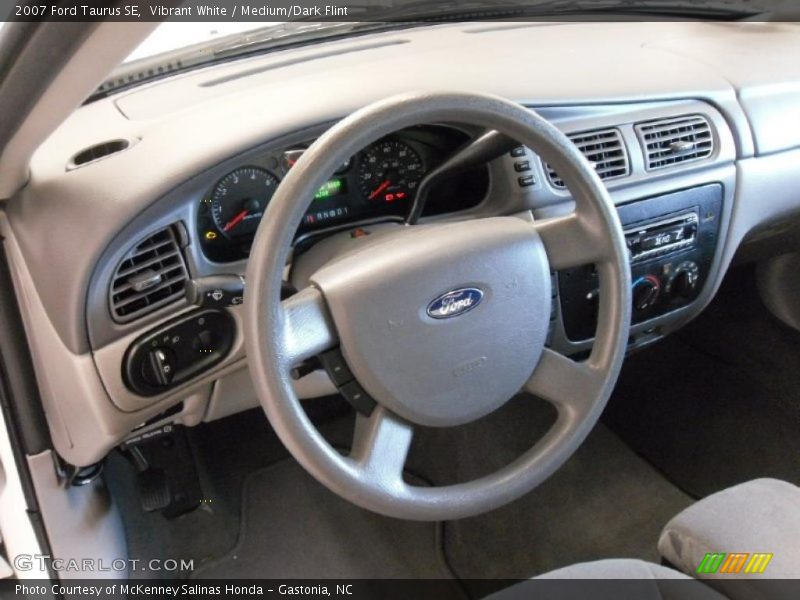 Vibrant White / Medium/Dark Flint 2007 Ford Taurus SE