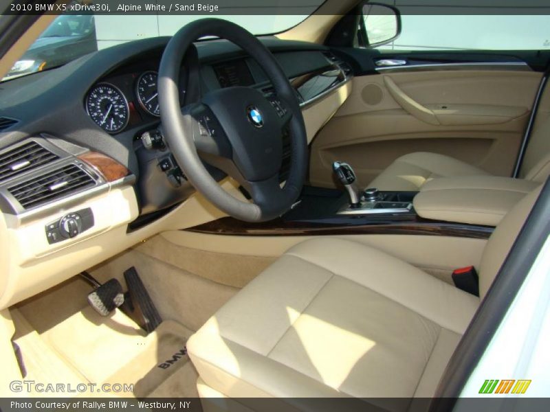 Alpine White / Sand Beige 2010 BMW X5 xDrive30i