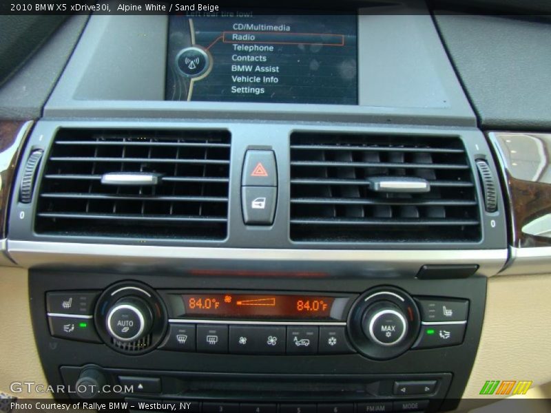 Alpine White / Sand Beige 2010 BMW X5 xDrive30i