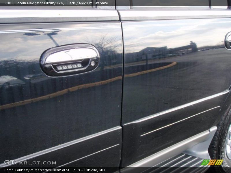 Black / Medium Graphite 2002 Lincoln Navigator Luxury 4x4